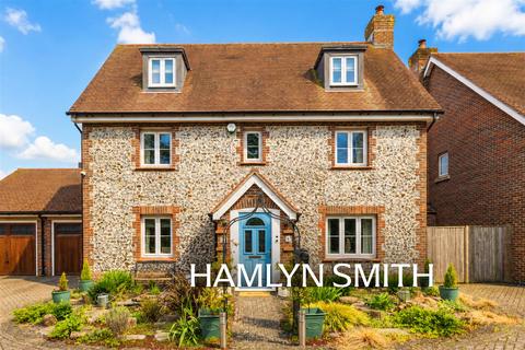 5 bed property, in Tinchurch Drive, £745,000