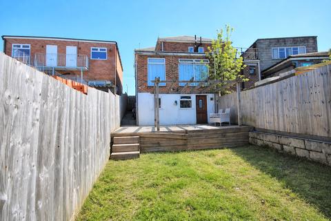 3 bed property, in Ringwood Road, £215,000