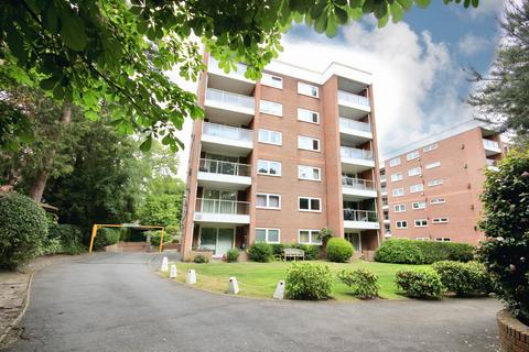 2 bed property, in Lindsay Road, £260,000