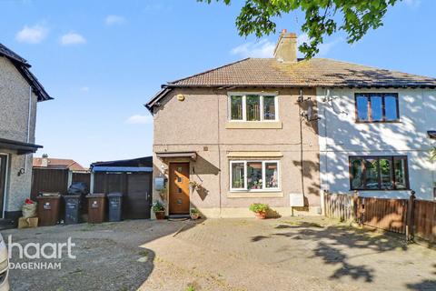 3 bed property, in Baddow Close, £550,000