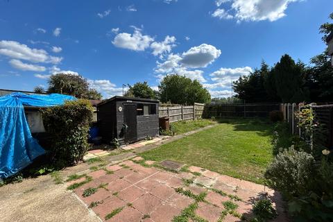 2 bed property, in Cornwallis Avenue, £250,000