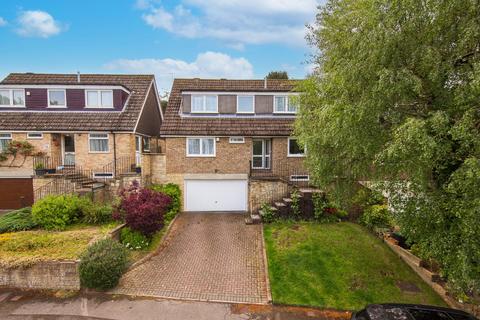 4 bed property, in Broadmead, £675,000