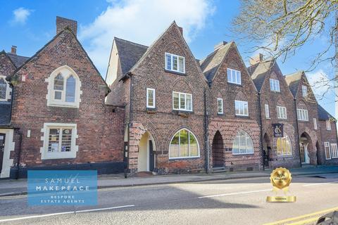 4 bed property, in Church Street, £290,000
