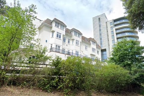 1 bed property, in Cranborne Road, £210,000