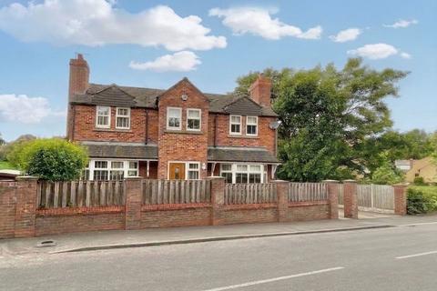 5 bed property, in Hougher Wall Road, £550,000
