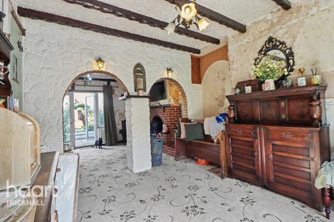 3 bed property, in Sixth Avenue, £120,000