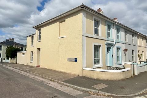 2 bed property, in Plainmoor, £185,000