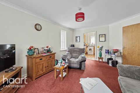 2 bed property, in Blackthorn Road, £165,000