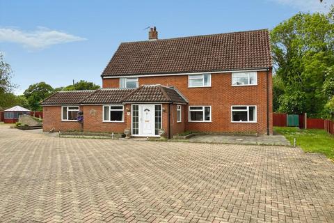6 bed property, in Thornham Road, £650,000