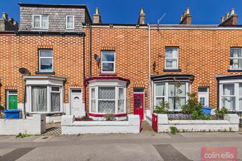 4 bed property, in Barwick Street, £120,000