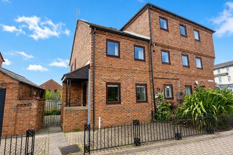2 bed property, in Fewster Way, £300,000