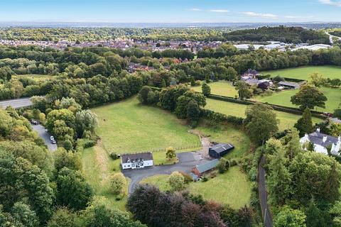 3 bed property, in Bersham, £595,000