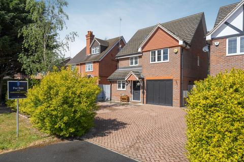 4 bed property, in New Road, £800,000