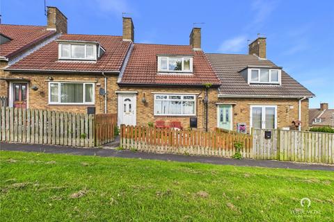 2 bed property, in Pear Lea, £80,000