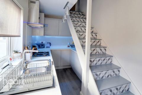 3 bed property, in Station Road, £170,000