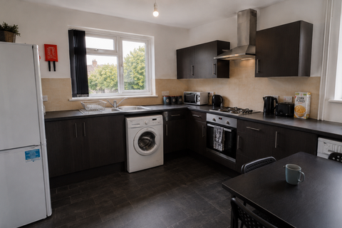 4 bed property, in Tristram Avenue, £15,000