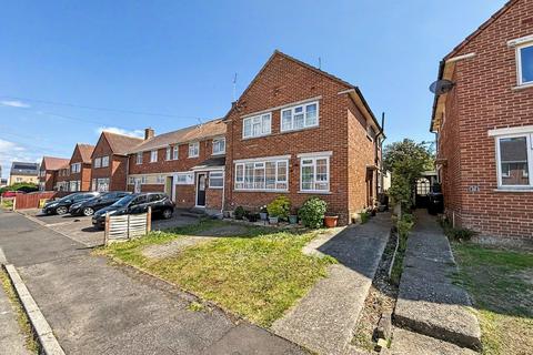 3 bed property, in Lanehouse, £270,000