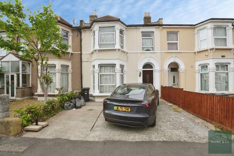 4 bed property, in Pembroke Road, £595,000