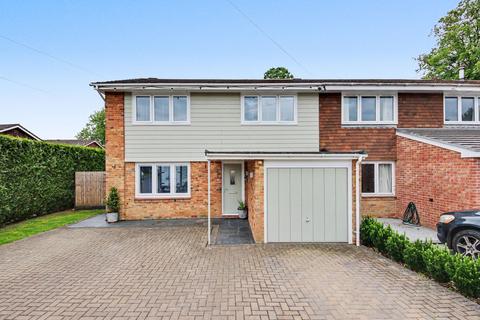 4 bed property, in Malvern Close, £575,000
