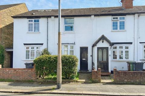2 bed property, in Rosebery Road, £430,000