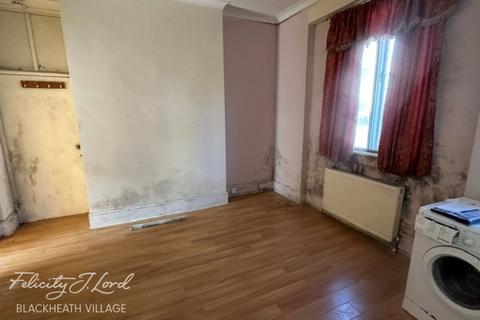 2 bed property, in Eastdown Park, £150,000