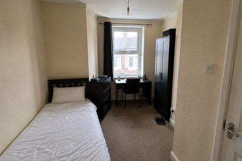 4 bed property, in Stafford Road, £15,000