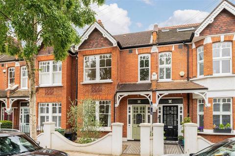 3 bed property, in Winchendon Road, £899,950