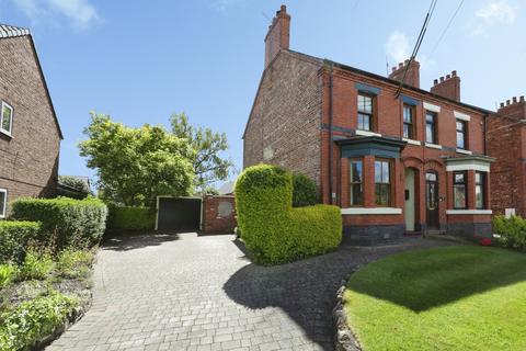 3 bed property, in Crewe Road, £260,000