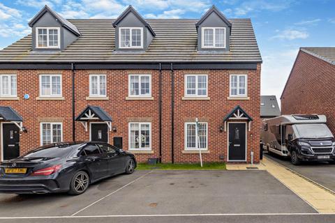 3 bed property, in Trusdale Close, £220,000