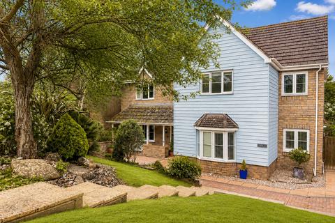 5 bed property, in Charlcombe Rise, £895,000