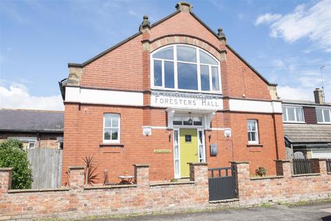 4 bed property, in High Foresters, £375,000