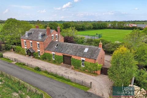 6 bed property, in Lodge Farm, £995,000