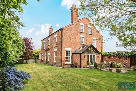 6 bed property, in Lodge Farm, £995,000