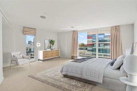 3 bed property, in Moore House, £2,750,000