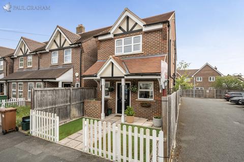 2 bed property, in Cowper Avenue, £500,000
