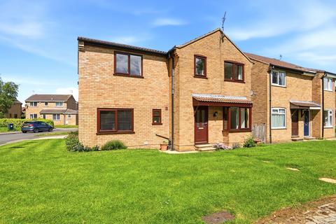 4 bed property, in Irvine Way, £450,000