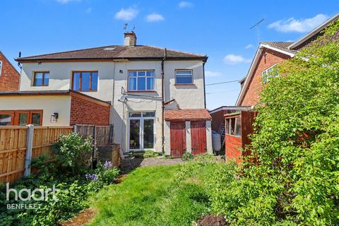 3 bed property, in Clarence Road, £325,000