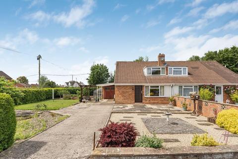 3 bed property, in Whitefield Close, £345,000