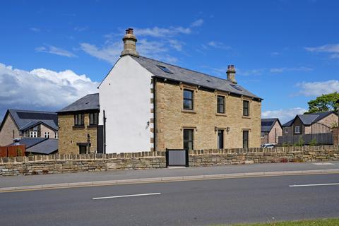 5 bed property, in Cow Mouth Farm, £795,000