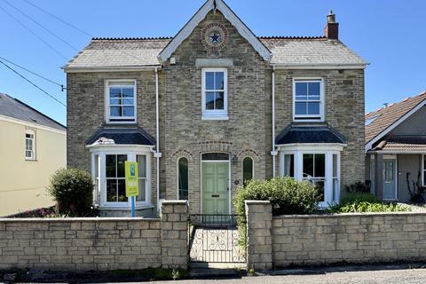 4 bed property, in Carvoza Road, £695,000