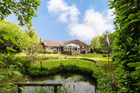 3 bed property, in Brighton Road, £775,000