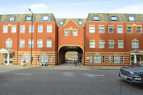 2 bed property, in Mill Street, £130,000