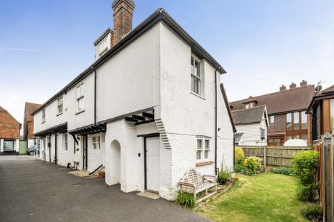 2 bed property, in High Street, £295,000