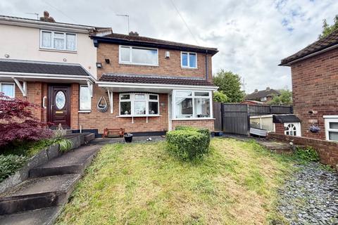 3 bed property, in Quarry Rise, £210,000