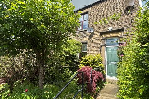 2 bed property, in Huddersfield Road, £175,000