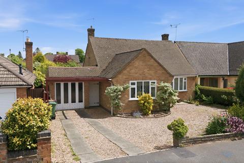 3 bed property, in Cherry Tree Avenue, £390,000