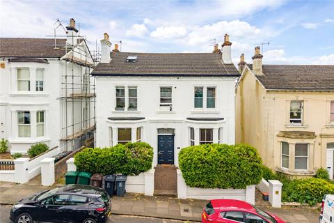 1 bed property, in Springfield Road, £400,000