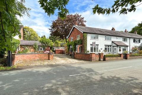 4 bed property, in Twemlow Lane, £625,000