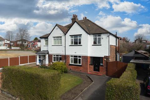 5 bed property, in Park Road, £575,000