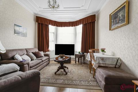 3 bed property, in Lyndhurst Road N22, £650,000